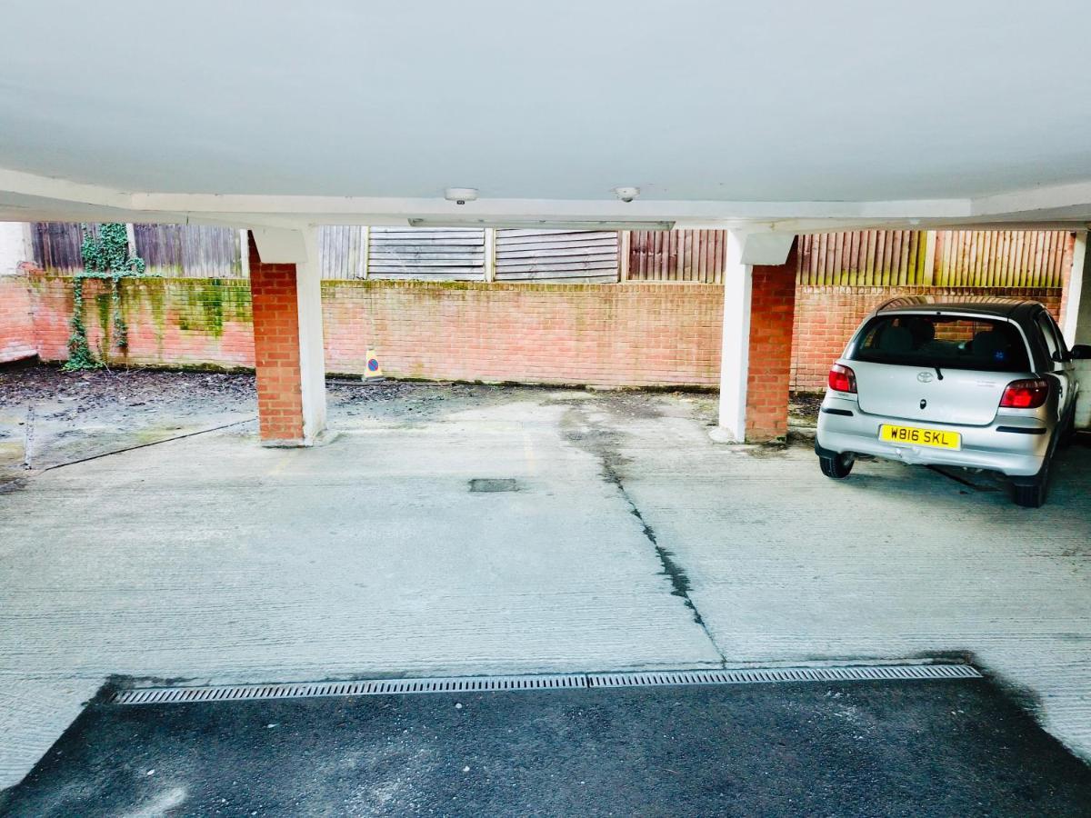 Apartmán Private Parking Stylish Great Location Guildford Exteriér fotografie